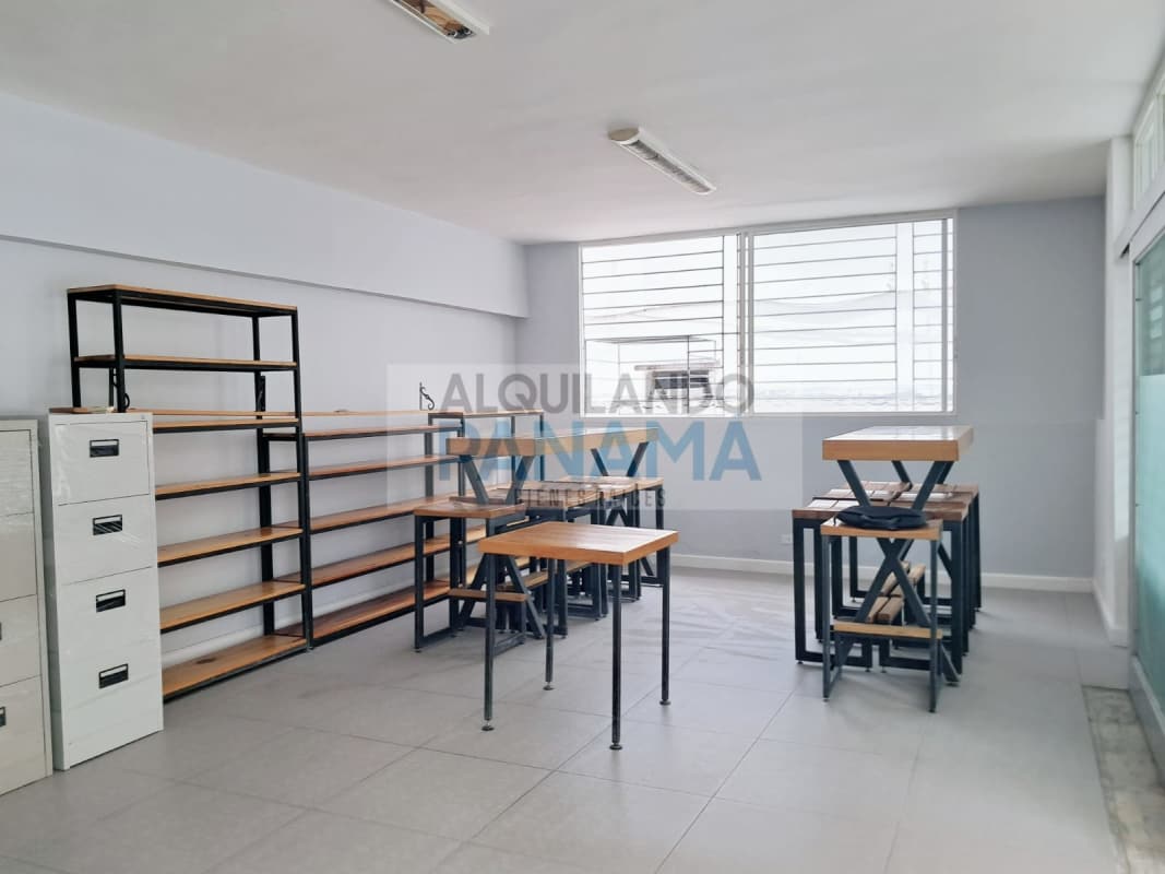 Second bedroom with built-in closets and ample light PH El Cangrejo Panama City