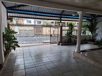 Large tiled living room with windows and decorative ceiling in Fundavico Arraiján Panama