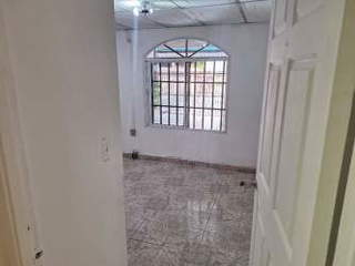 House for Rent with option to buy in Cerro Silvestre (Nuevo Emperador) - 3 bedrooms