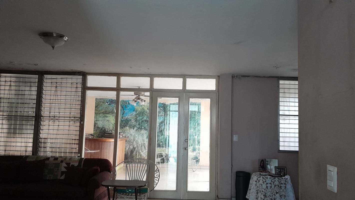 Bedroom with windows security bars and ceiling fan in duplex house for sale Chanis Panama