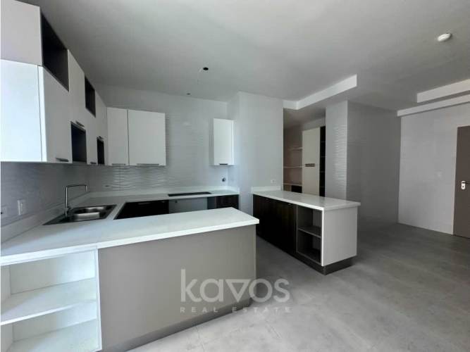 Large master bedroom with ocean view and walk-in closet in PH The Regent Costa del Este