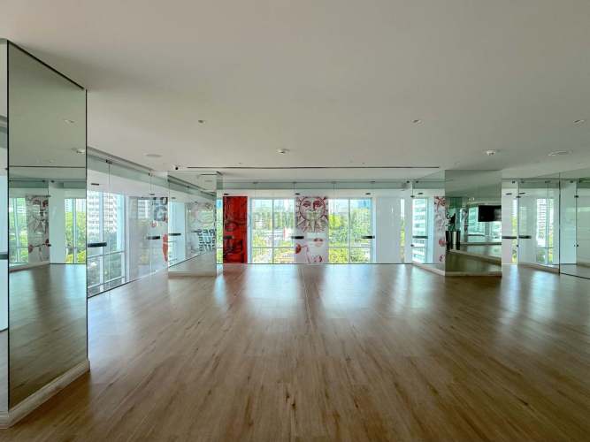 Floor-to-ceiling windows with ocean and skyline view furnished apartment Waters on the Bay Panama