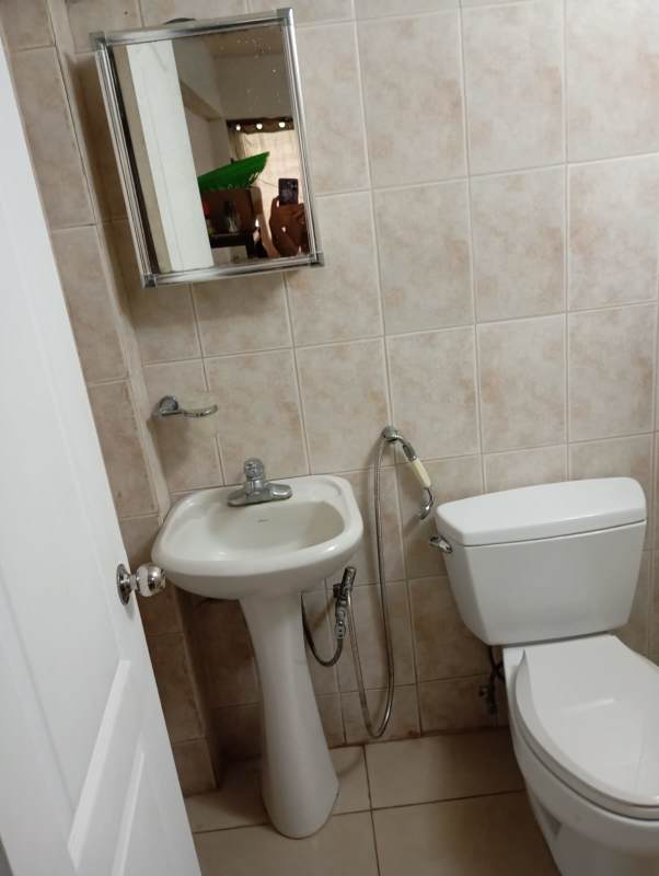 Functional tiled bathroom with shower and curtain PH Prosperidad La Locería Panama