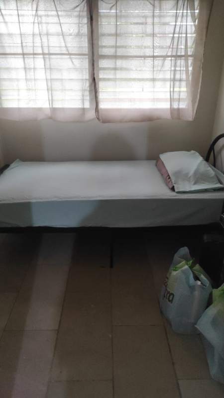 Bedroom with plastic drawers and bed, ceramic tile floor at PH Prosperidad La Locería Panama