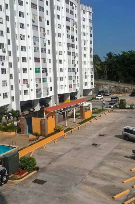 Exterior view of the apartment building, pool and parking PH Mystic Hills El Crisol Panama