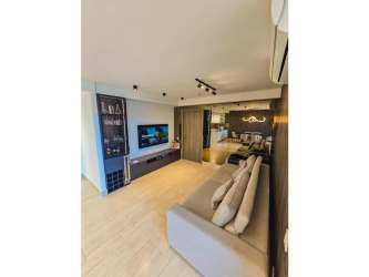 Elegant living area with large windows, natural light and stylish finishes in PH Canal View condo Panama