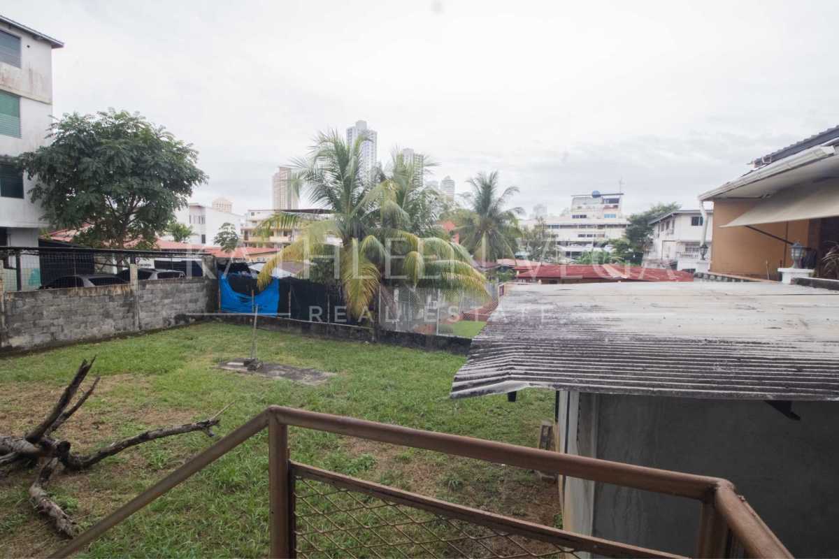 House with Large Land for Construction Carrasquilla San Francisco