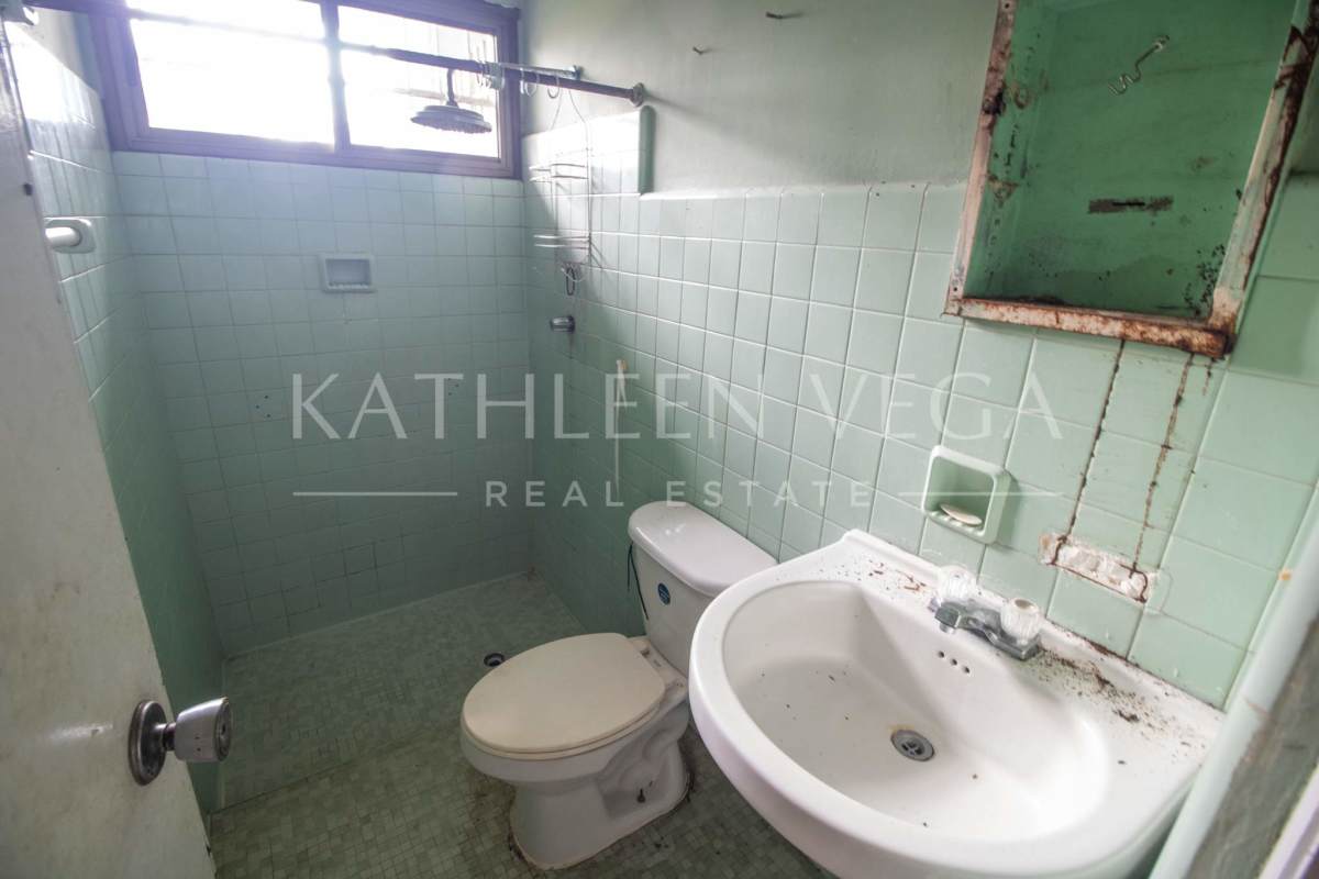 Bathroom with vintage green tiles, shower, sink and WC fixer upper in Carrasquilla Panama house