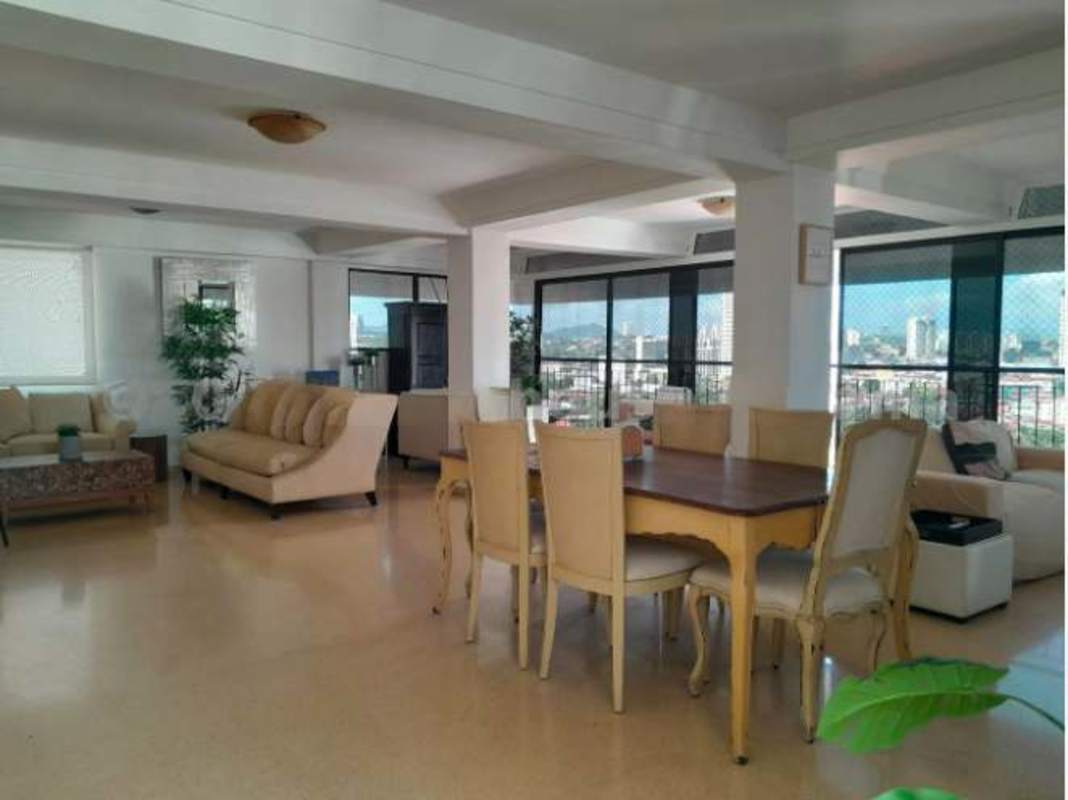 Large bedroom with big wardrobe and city views at PH Carmel ABN, El Carmen