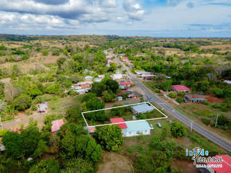 Rustic country house on corner lot with trees near Pedasí Los Santos for sale