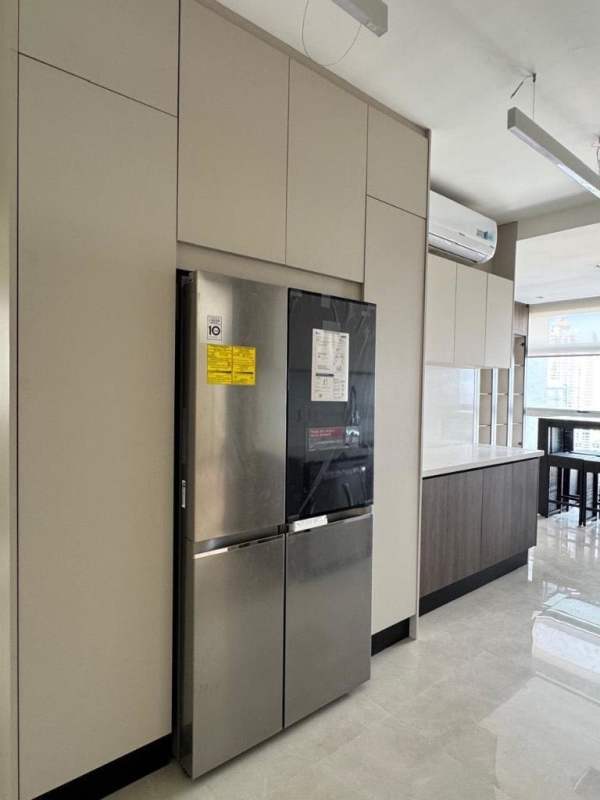 Bright guest bedroom with ample light and cityscape views at PH Q Tower Punta Pacifica