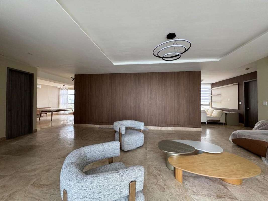 Elegant dining area with panoramic ocean views at PH Q Tower apartment Punta Pacífica
