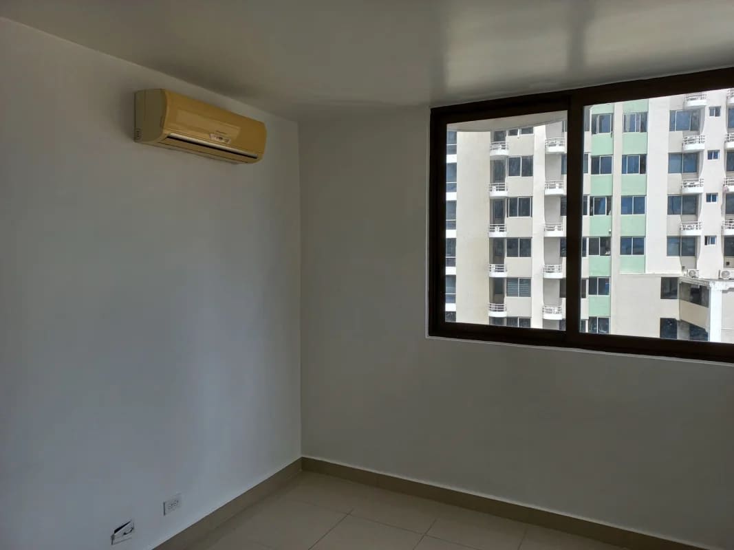 Bedroom with natural light, AC unit and partial city view at PH San Francisco Bay Panama
