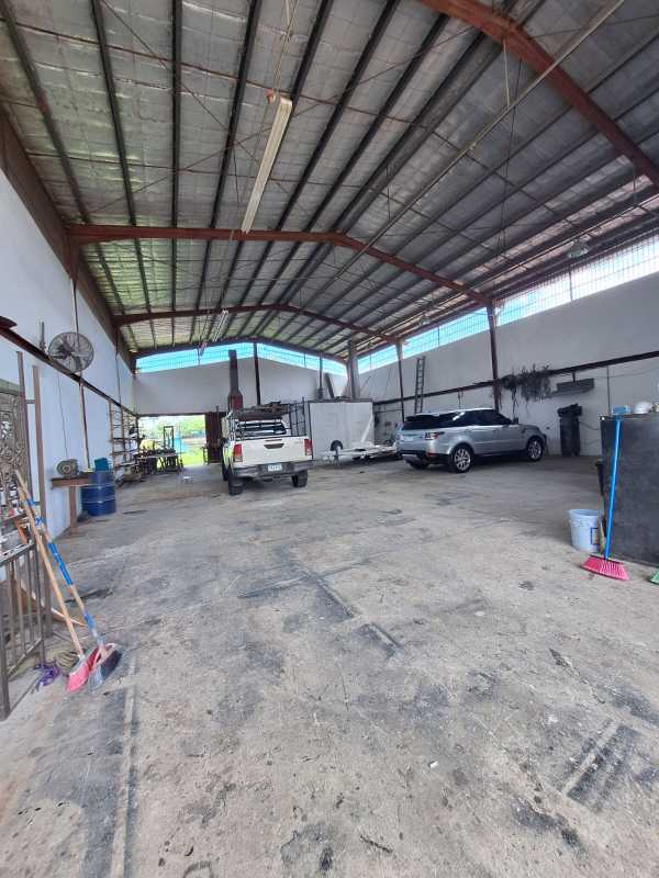 Large industrial warehouse with concrete floors and open space Juan Díaz Panama