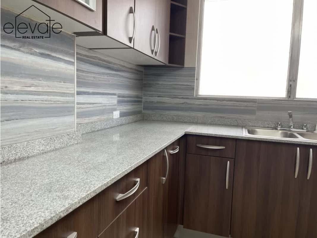 Modern granite countertop kitchen with natural lighting PH Entremares Panama