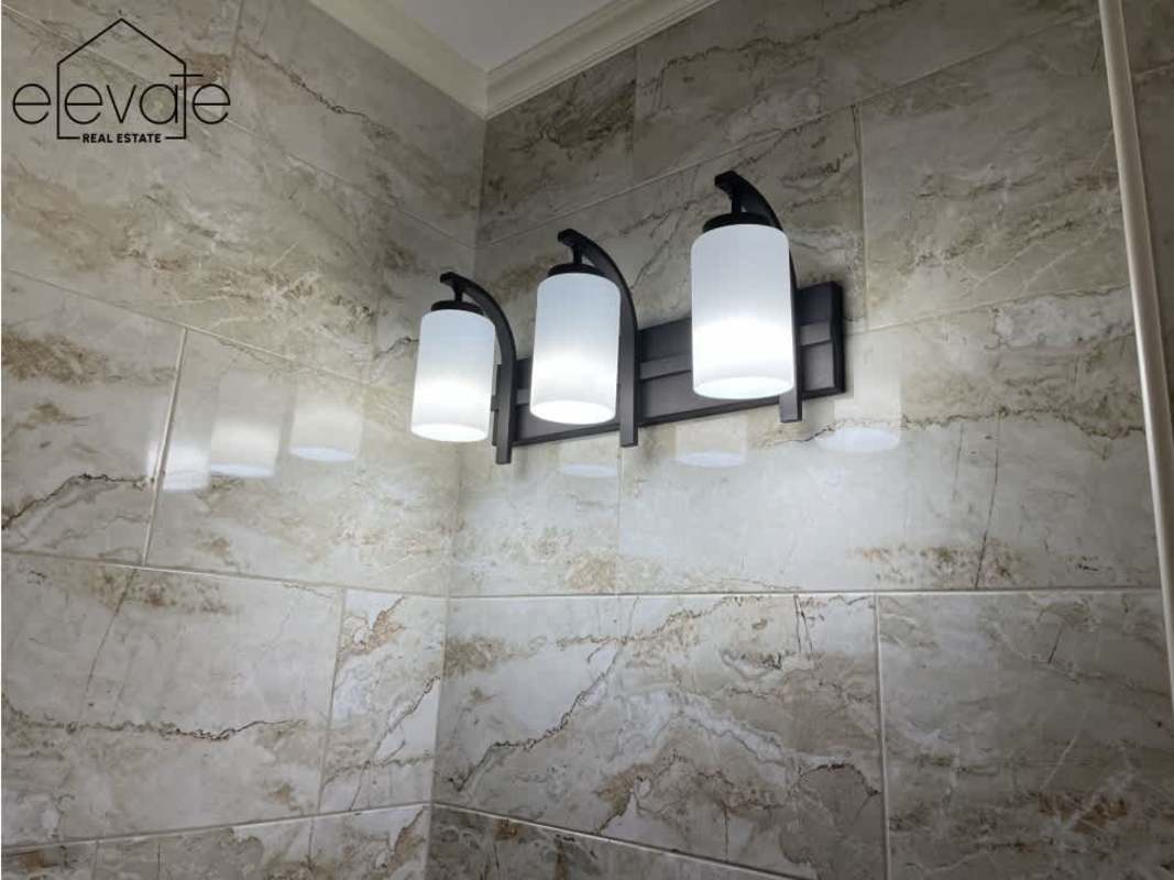 Modern bathroom with marble tiles, contemporary fixtures PH Entremares El Cangrejo Panama
