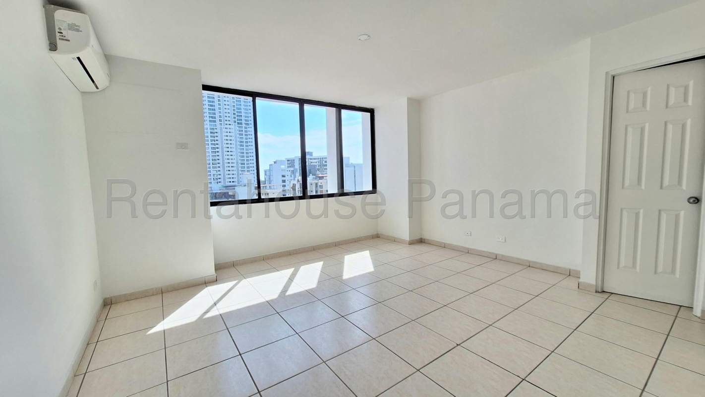 Bright bedroom with closet tile floor and AC PH Coco Mar San Francisco Panama