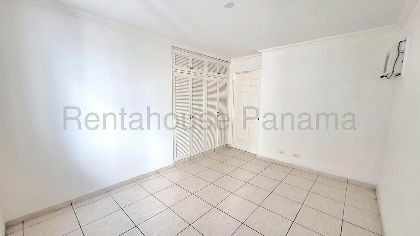 Traditional bathroom with bathtub glass doors white vanity PH Coco Mar Panama
