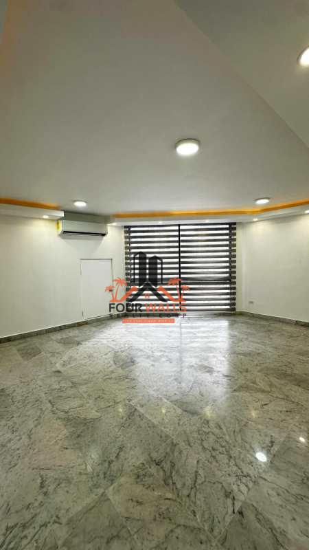 Modern bathroom with shower and tile in PH Vista Tower Panama