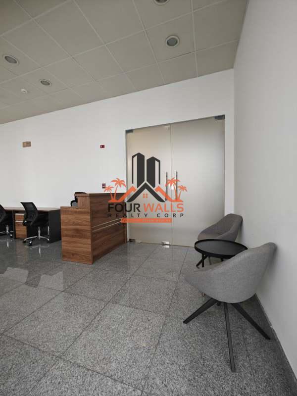 Modern commercial lobby with reception desk and luxury finishes in PH Bicsa Financial Center Panama City