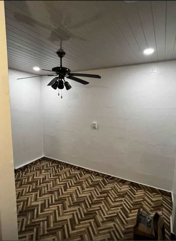 Empty room with herringbone tiles, ceiling fan installation, white walls Diablo Panama