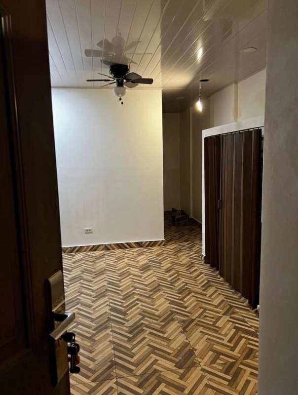 Interior living room with wooden patterned tiles, folding door, ceiling fan Diablo Panama