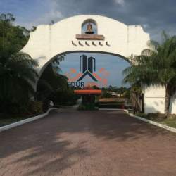 Charming 3BR House with Garden in Club Ecuestre Coronado