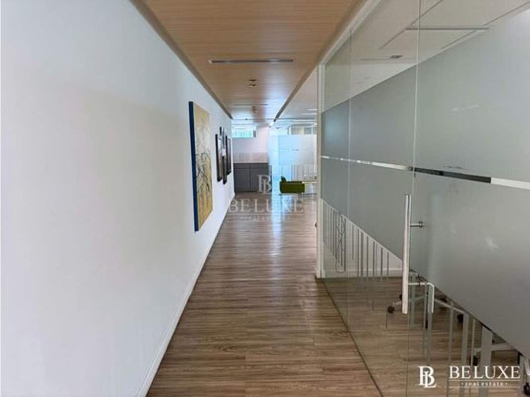 Meeting room with round table, mesh chairs, flat screen and whiteboard Santa María Panama