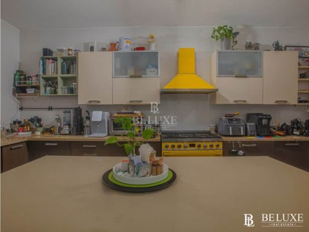 Spacious master bedroom with walk-in closet city view PH Astoria El Cangrejo Panama