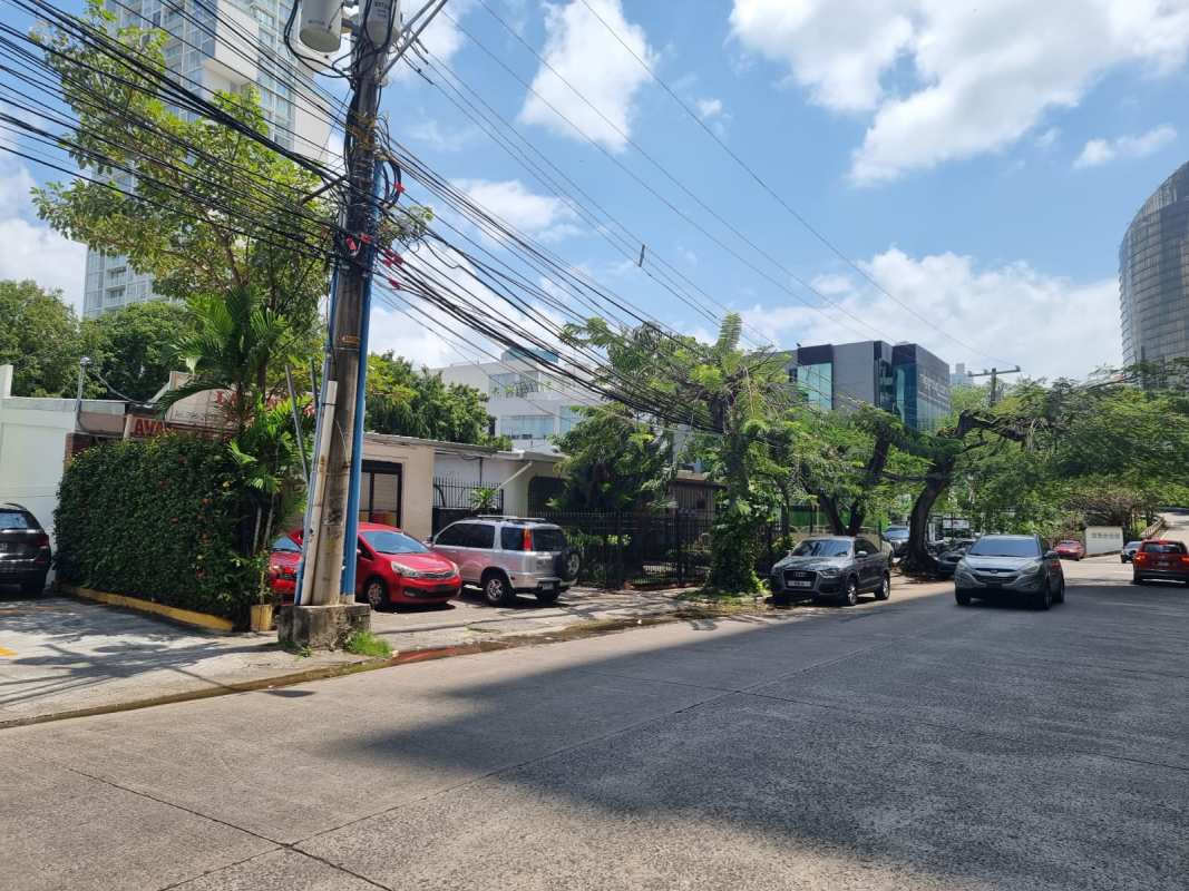 Busy street corner commercial house property in Obarrio finance zone Panama City