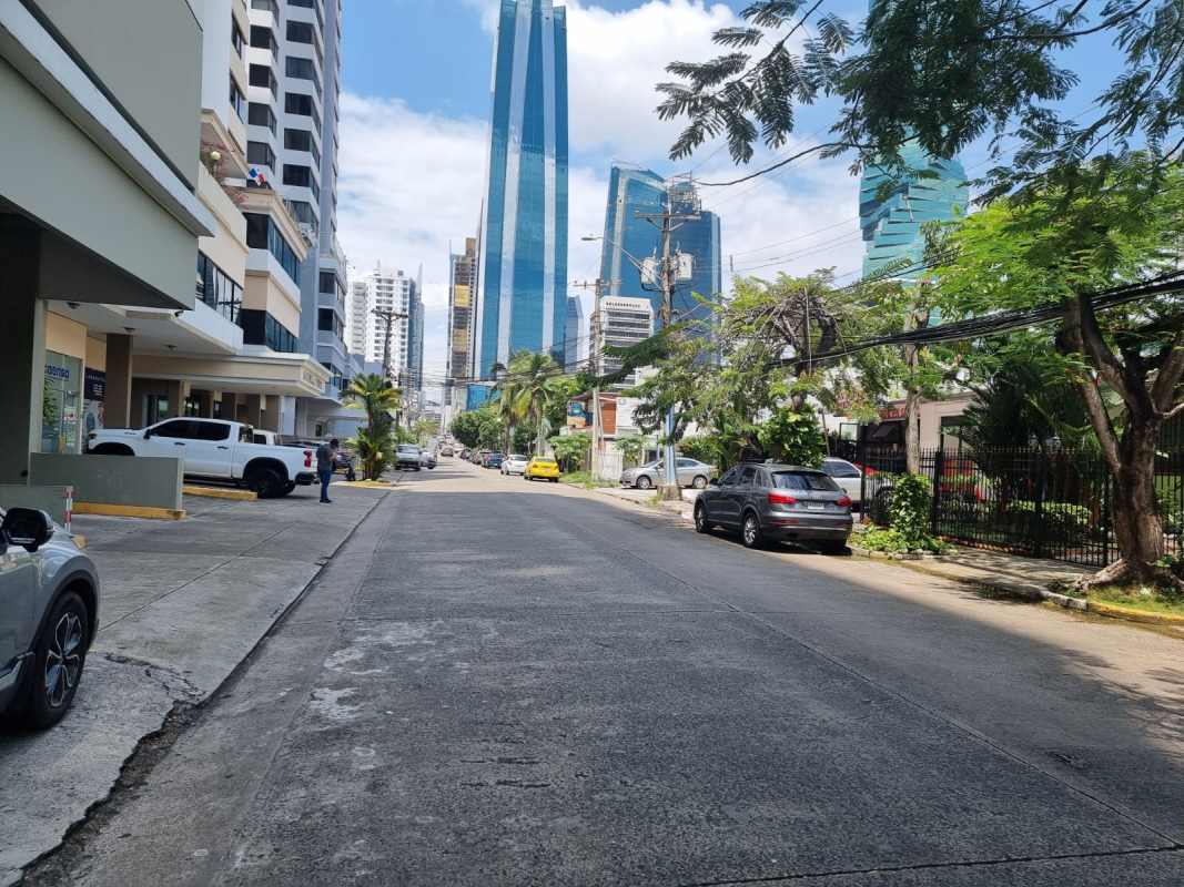 Gated commercial house lot with trees in Obarrio Panama City ideal for mixed-use development