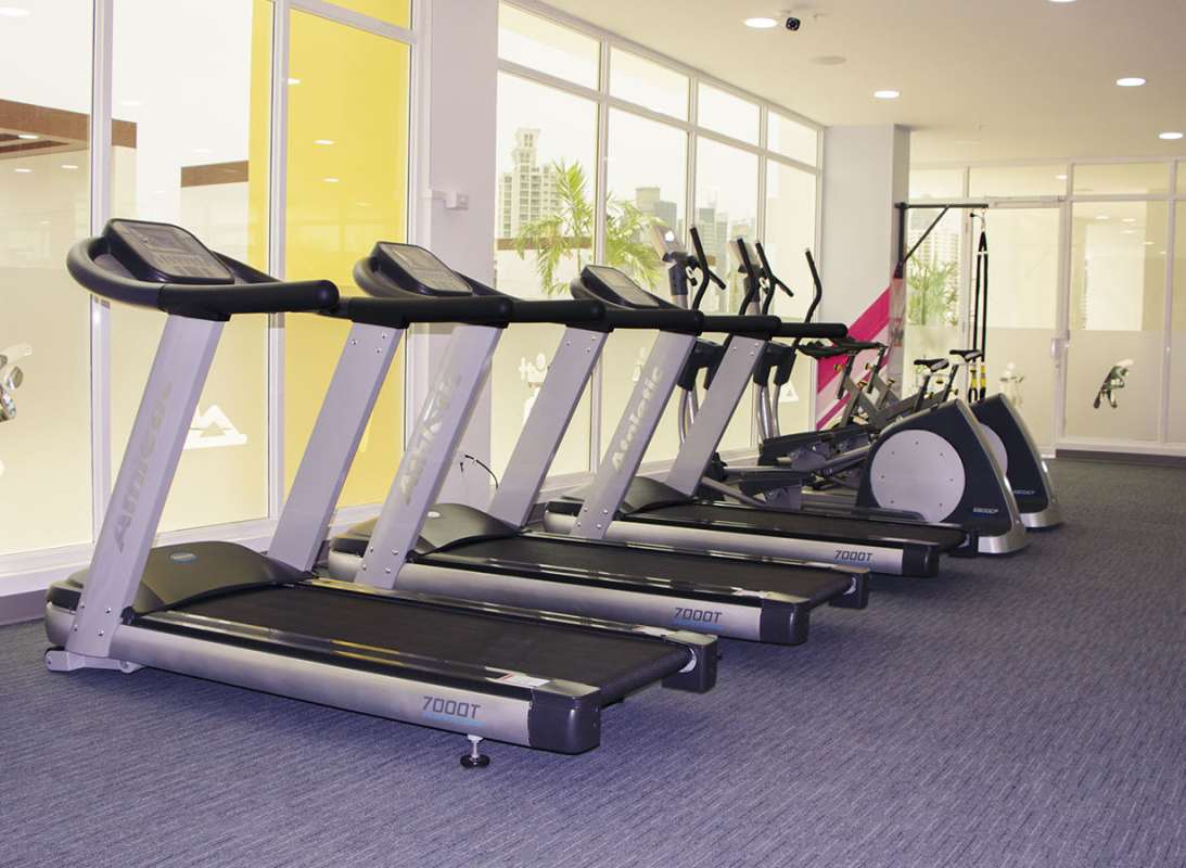 Modern kitchen and dining space with appliances PH Metropolitan Park Panama