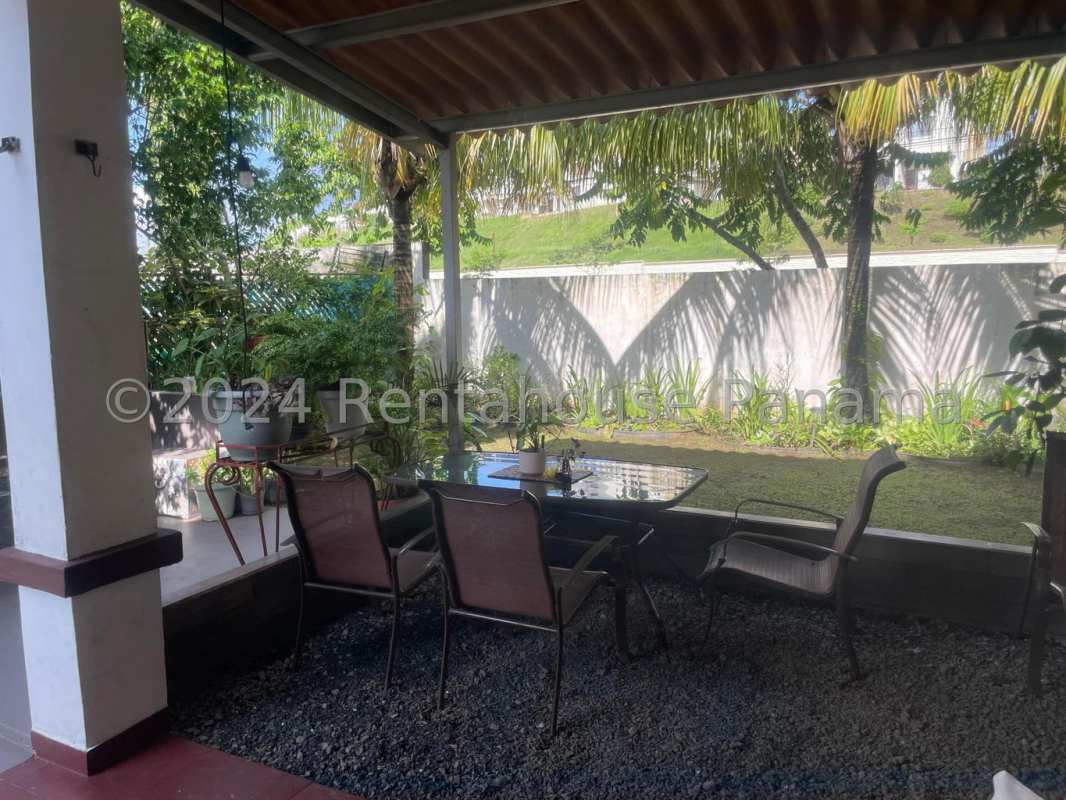 Functional kitchen with ample cabinets and countertops in Las Cumbres house