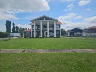 Spacious kitchen and dining area with wood cabinetry in Las Perlas mansion Chiriquí Panama