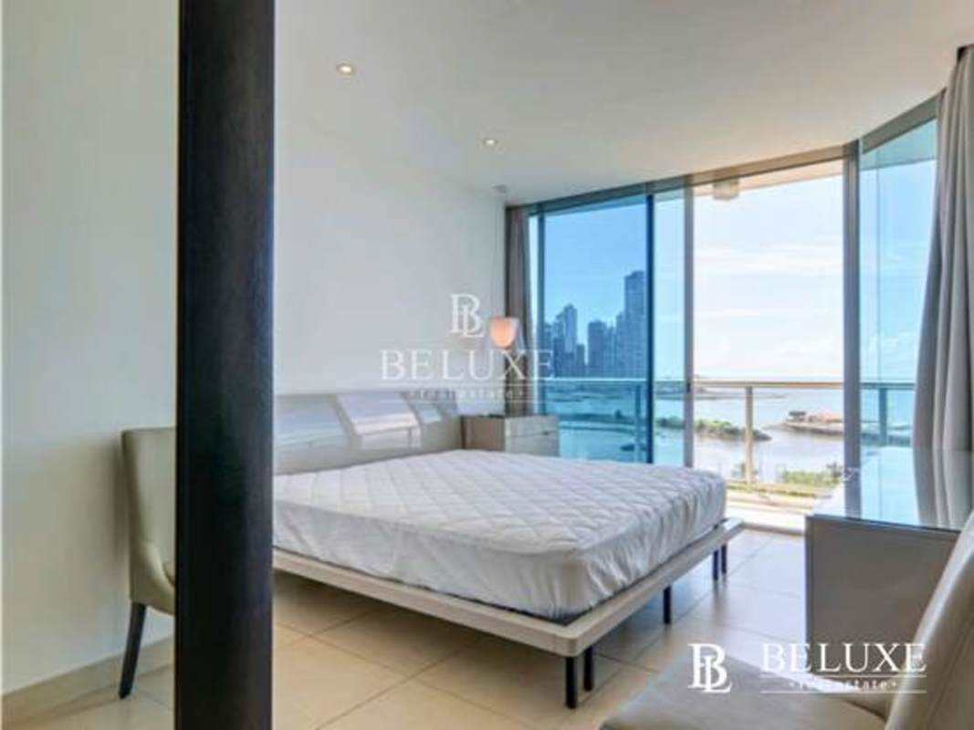 Elegant lobby with seating and decor at PH Sky Residences Avenida Balboa Panama