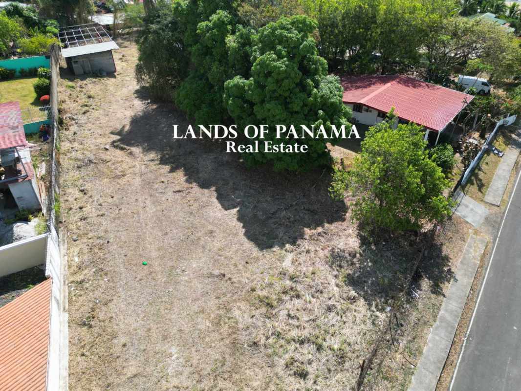 Vacant commercial lot with warehouse units and open yard in Llano Bonito Panama City