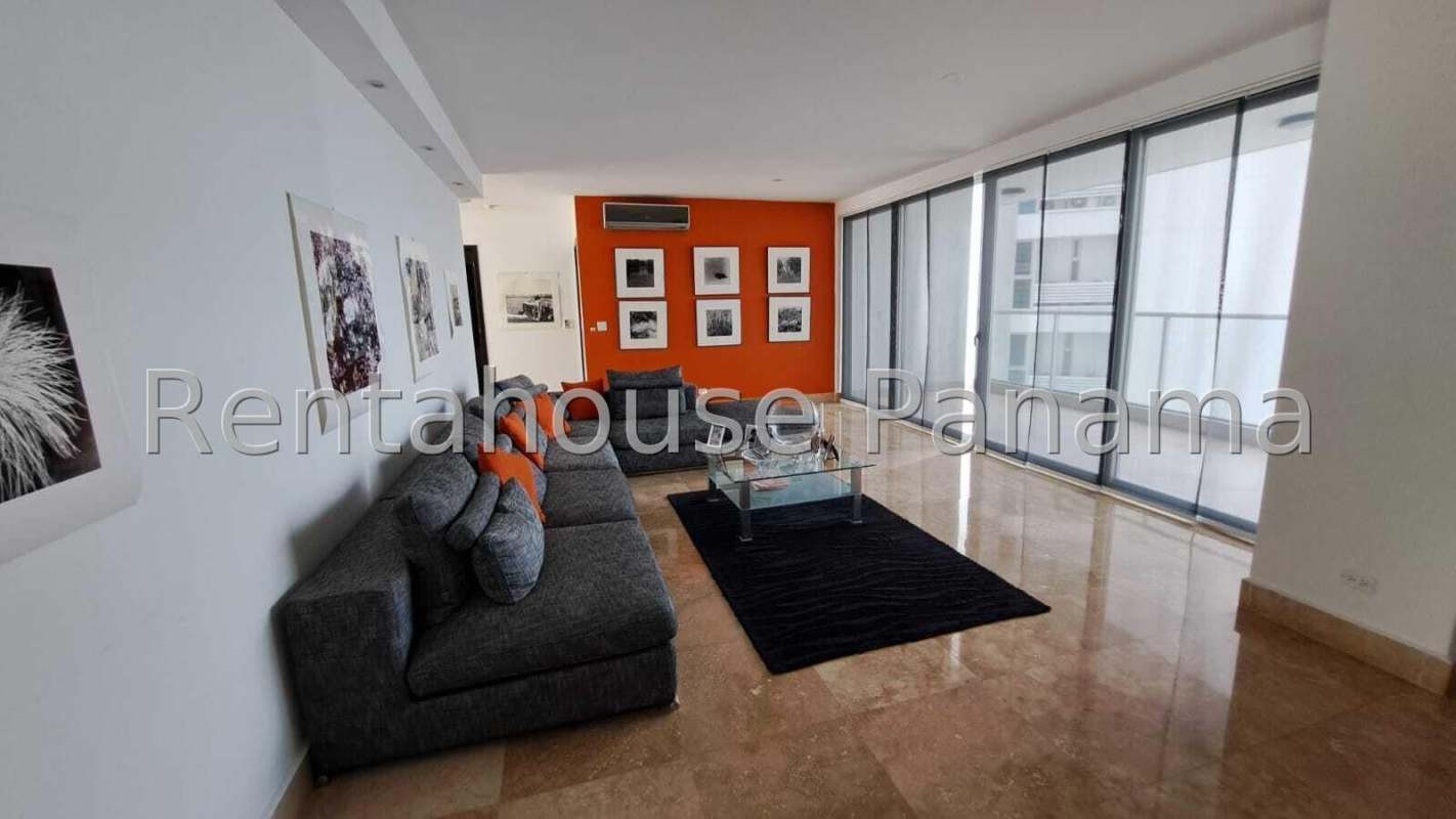 Oceanfront infinity pool overlooking Panama Bay in PH Q Tower