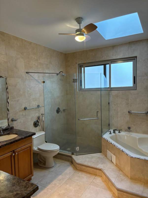 Large fenced backyard garden Embassy Gardens Clayton rent pet friendly