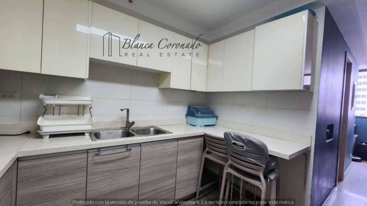 Bathroom with glass shower, porcelain tiles, modern fixtures, PH Balboa Bay Panama
