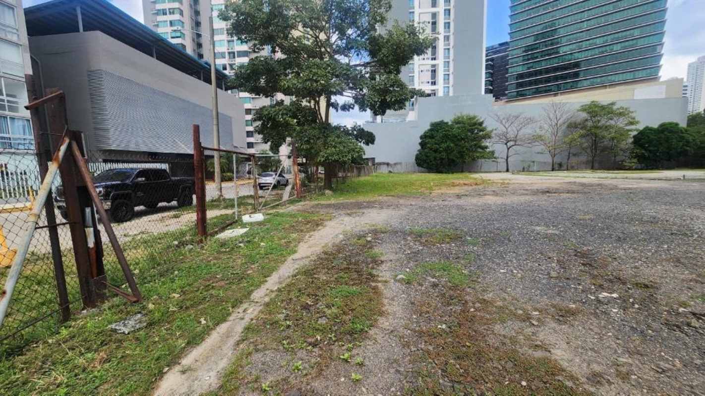 Wide urban lot ready for construction in business district of Costa del Este Panama
