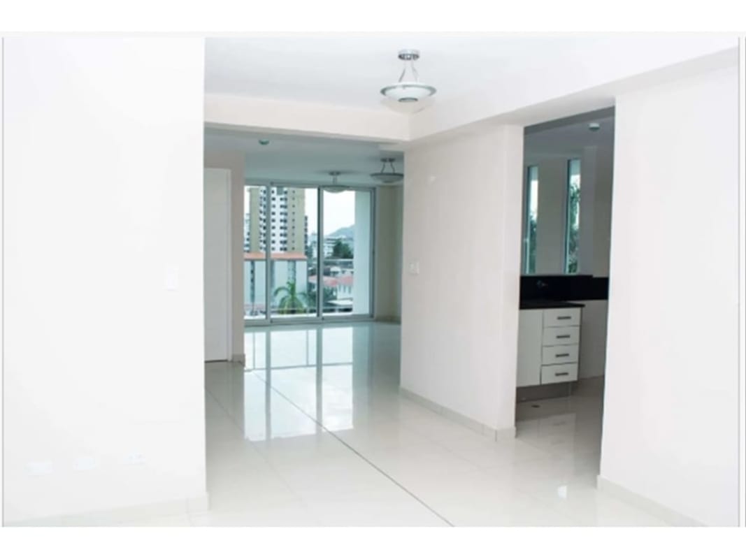 Open-plan living dining space with large windows and city view in PH Bela Vita Avenida Balboa Panama City