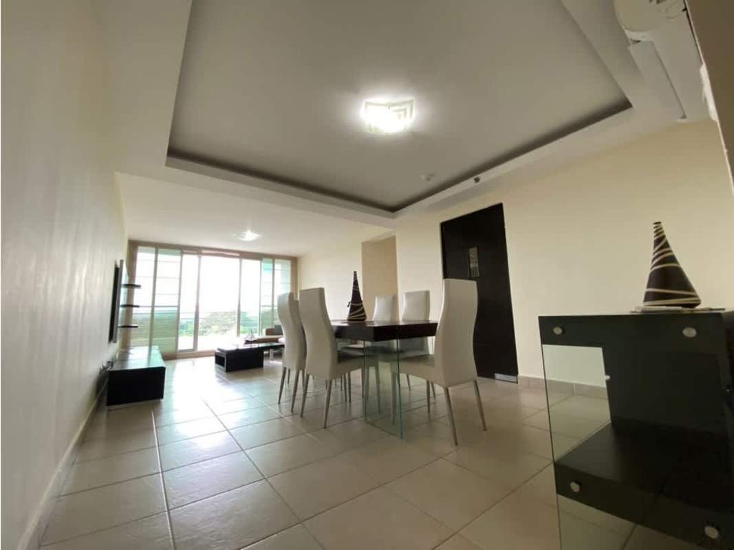 Covered balcony with views of trees and gardens Clayton Park Tower I Panama