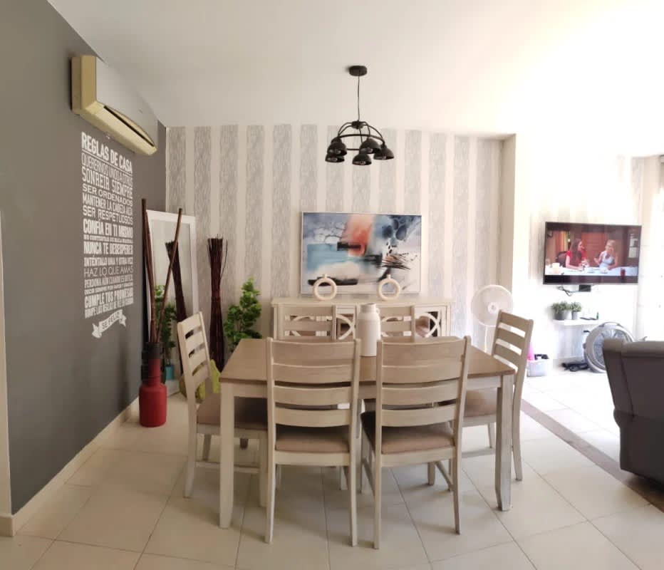 Bright dining room with breakfast bar, wall gallery and large windows in Versalles Don Bosco Panama