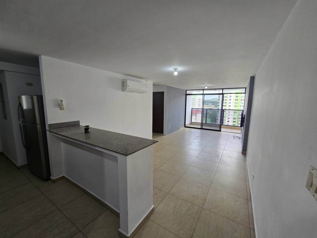 Secondary bedroom ceramic tile built-in closet split AC Unit Terrazas del Rey