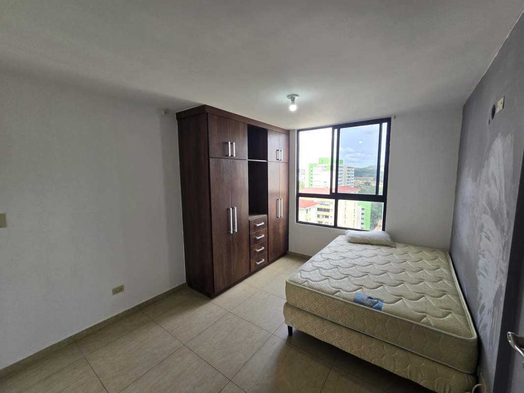 Third bedroom with closet ceramic floors condo rental in Panama Terrazas del Rey