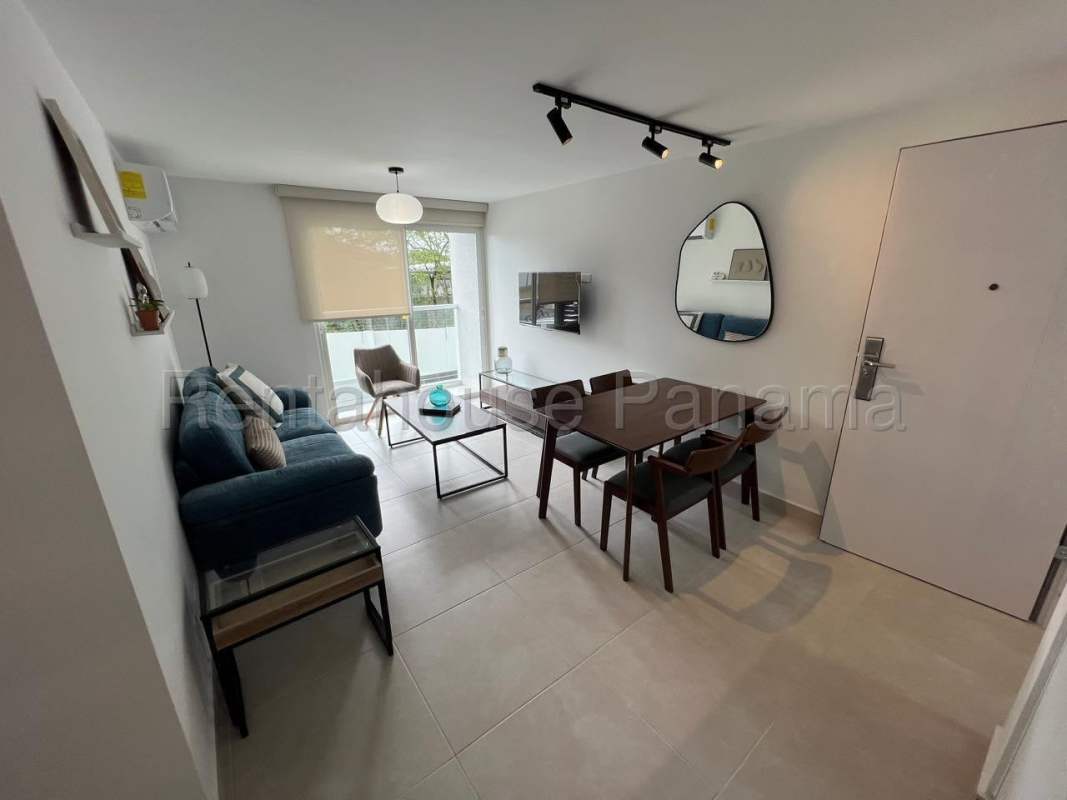 Modern bathroom with sink shower and mirror in PH Panama Viejo Residences Panama