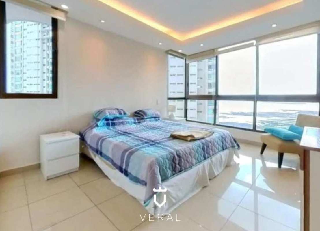 Bedroom with built-in closet panoramic views PH San Francisco Bay Panama City