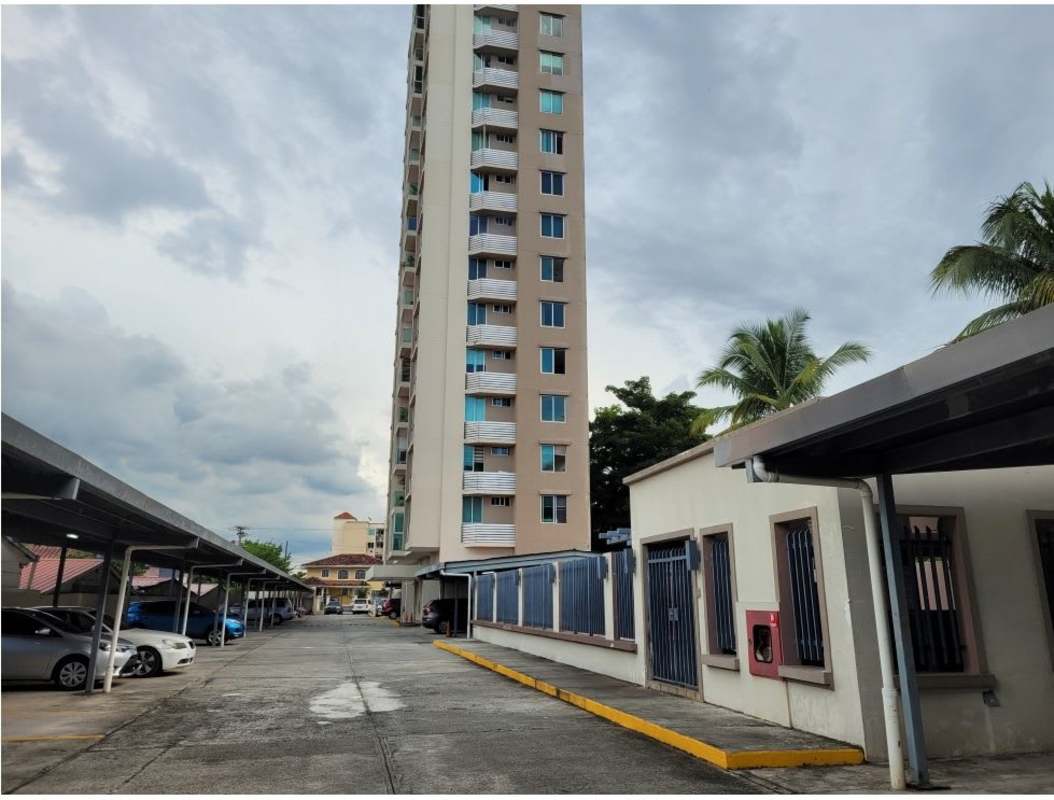 Bright 3BR Apartment with Pool in PH Chanis Residence