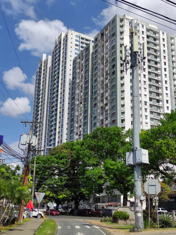 Modern kitchen with granite counter and appliances PH Torres de Castilla Panama City