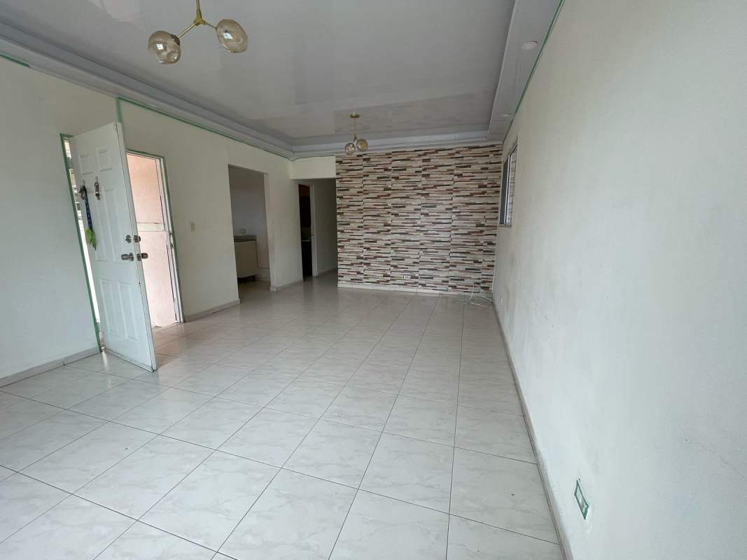 Open living and dining room with ceramic tile flooring in rental house San Antonio Panama
